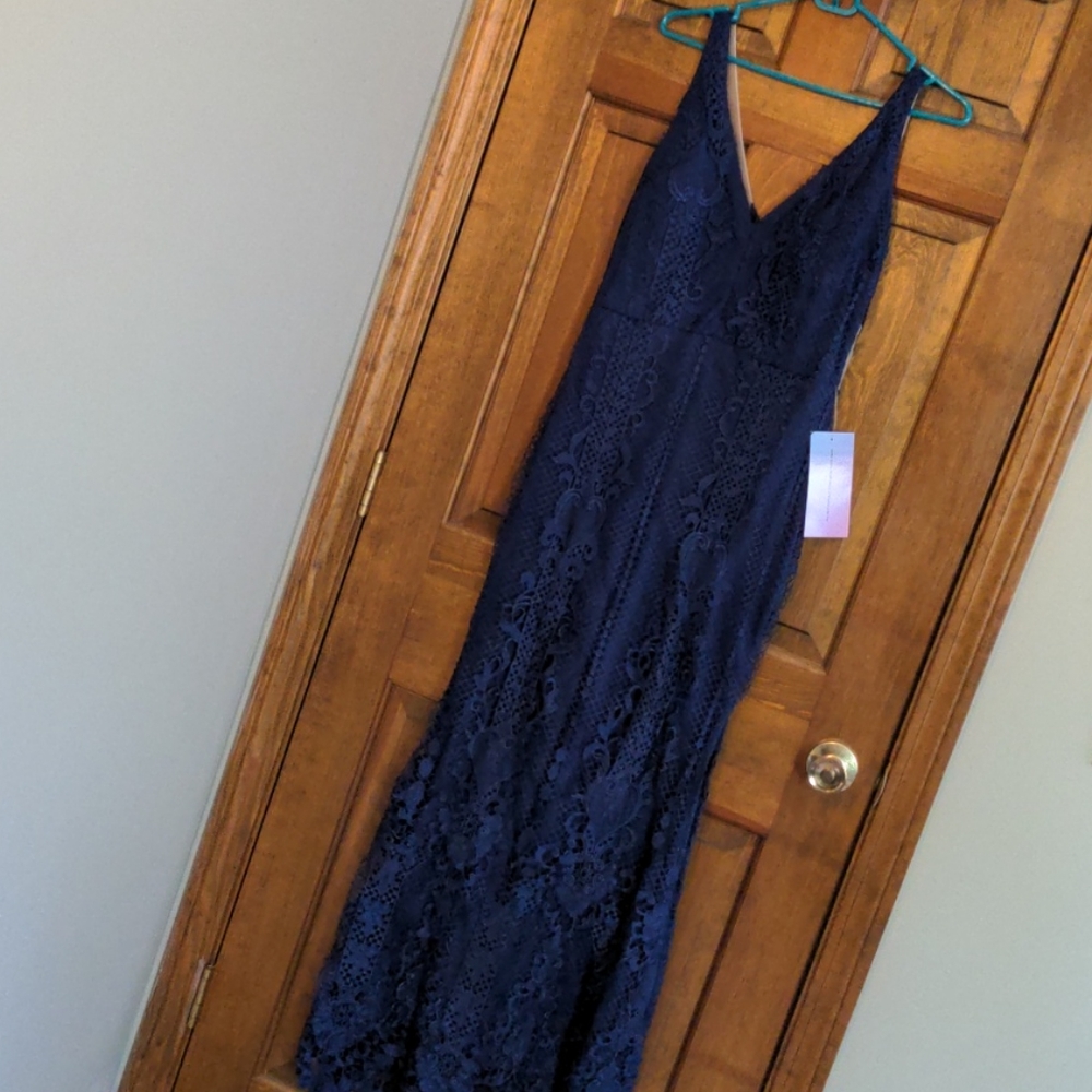Lace dress, sheer back